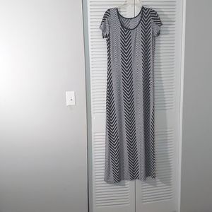 Black and White Ladies Size L Maxi Dress